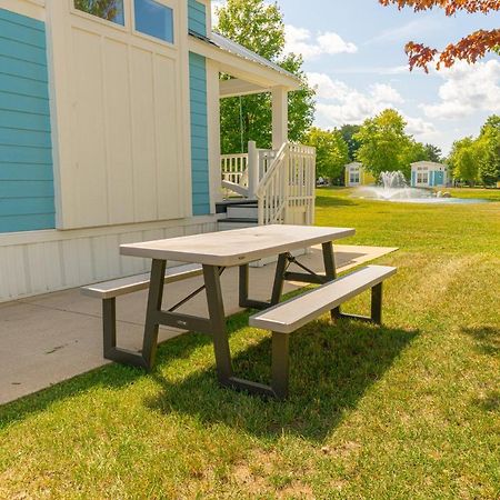 Sun Outdoors Petoskey Bay Harbor Hotel Bagian luar foto