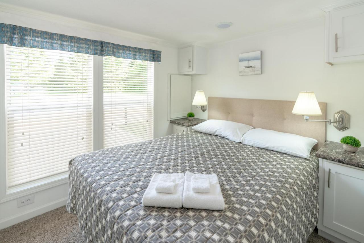 Sun Outdoors Petoskey Bay Harbor Hotel Bagian luar foto