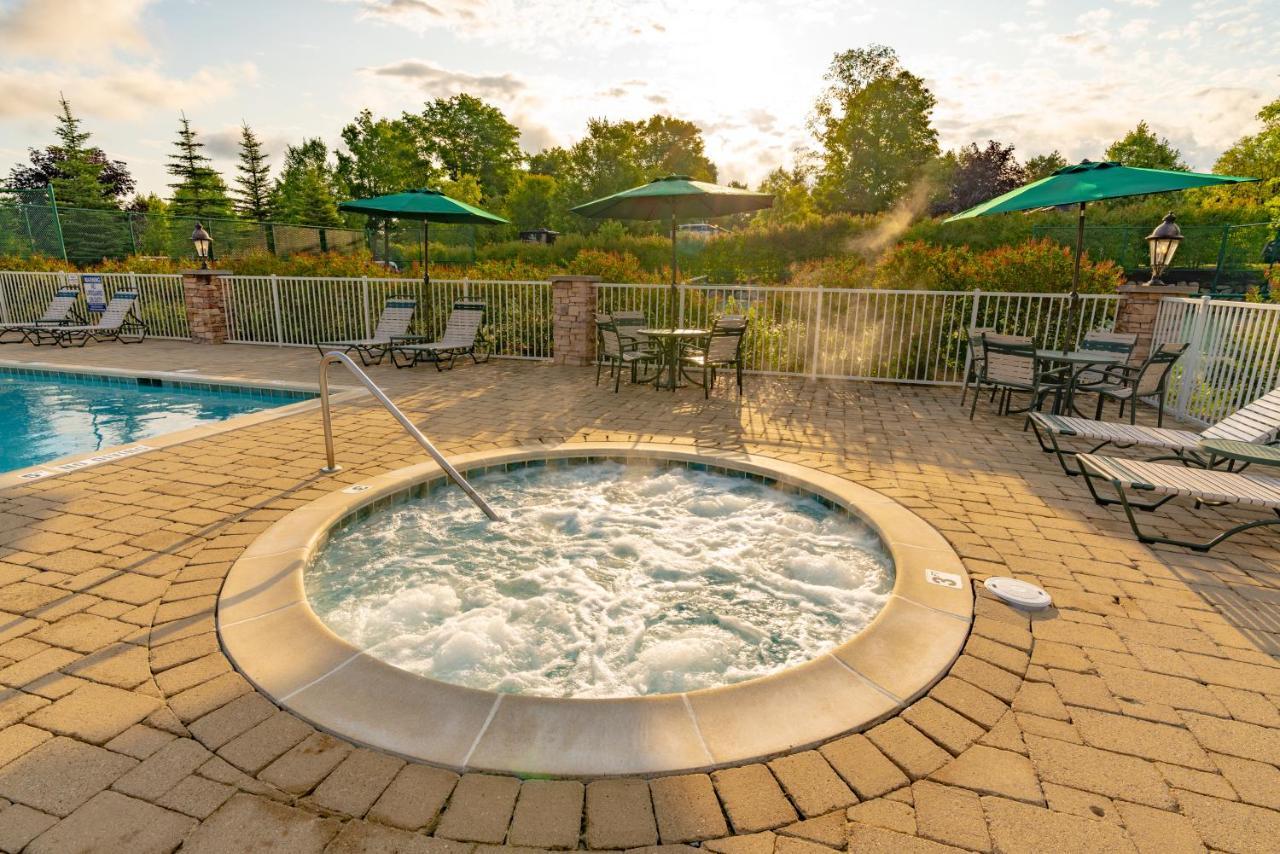 Sun Outdoors Petoskey Bay Harbor Hotel Bagian luar foto