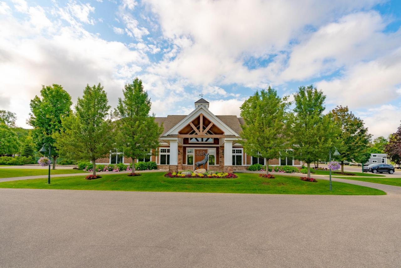Sun Outdoors Petoskey Bay Harbor Hotel Bagian luar foto