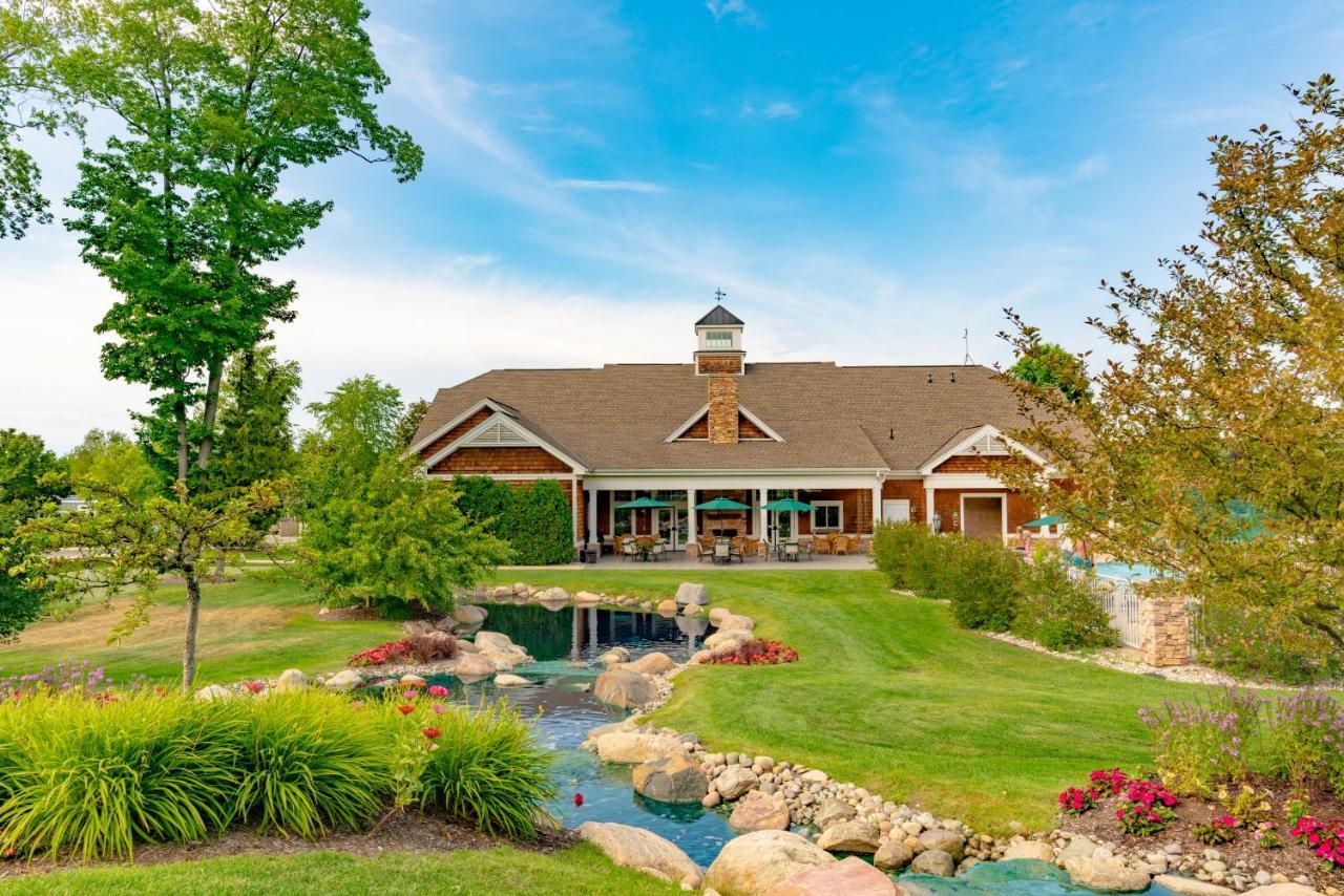 Sun Outdoors Petoskey Bay Harbor Hotel Bagian luar foto
