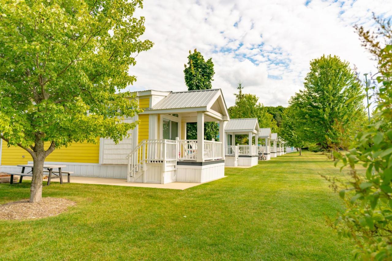 Sun Outdoors Petoskey Bay Harbor Hotel Bagian luar foto