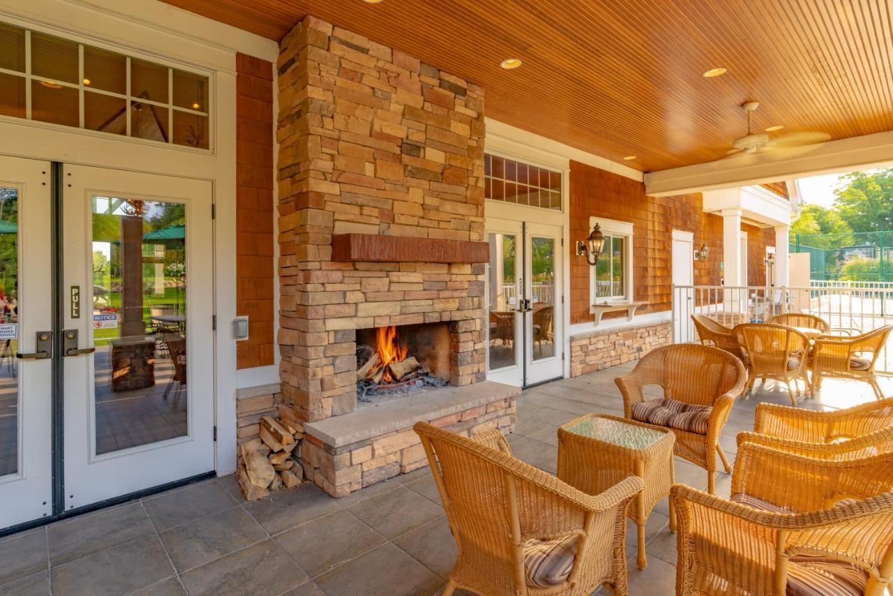 Sun Outdoors Petoskey Bay Harbor Hotel Bagian luar foto